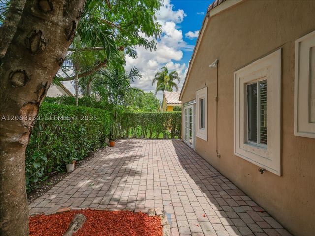 1509 Canary Island Dr, Weston, FL 33327