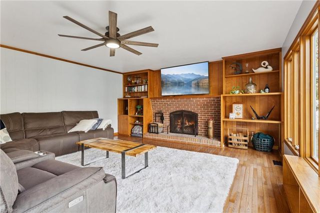 542 Kings CT, Newport News, VA 23606