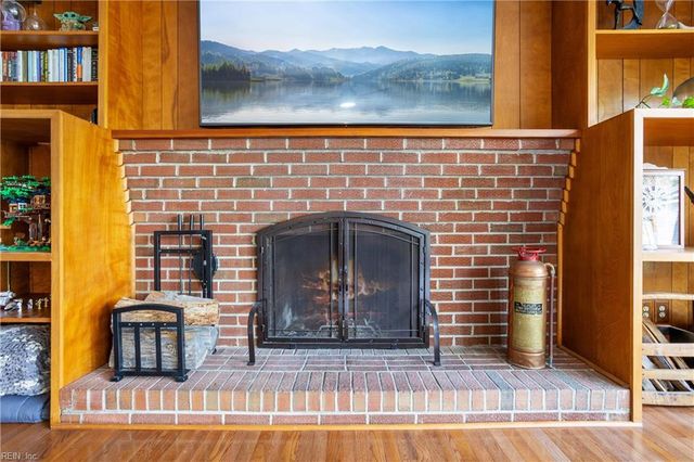 542 Kings CT, Newport News, VA 23606