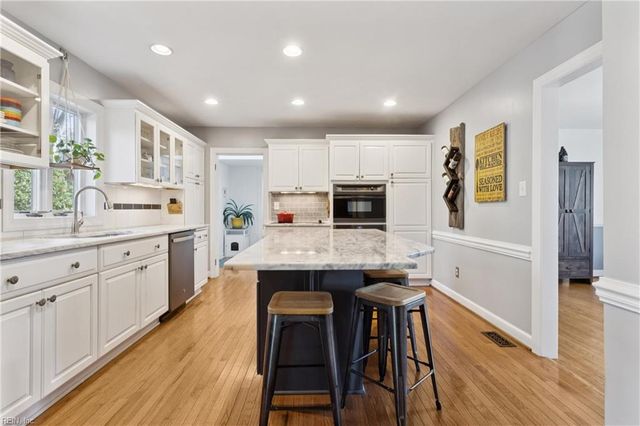 542 Kings CT, Newport News, VA 23606