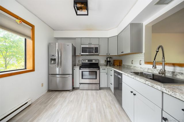 7604 Chelsea Cove N, Hopewell Junction, NY 12533