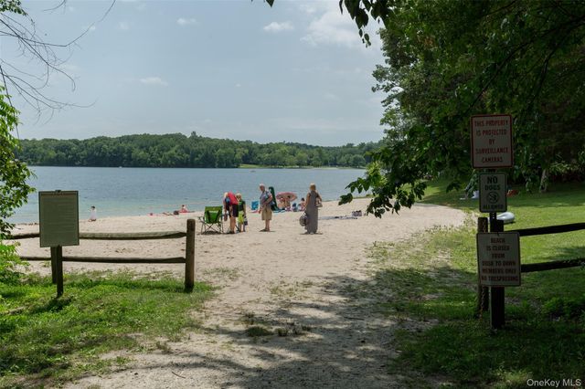 7604 Chelsea Cove N, Hopewell Junction, NY 12533