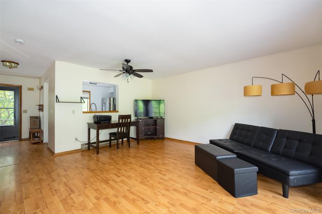 7604 Chelsea Cove N, Hopewell Junction, NY 12533