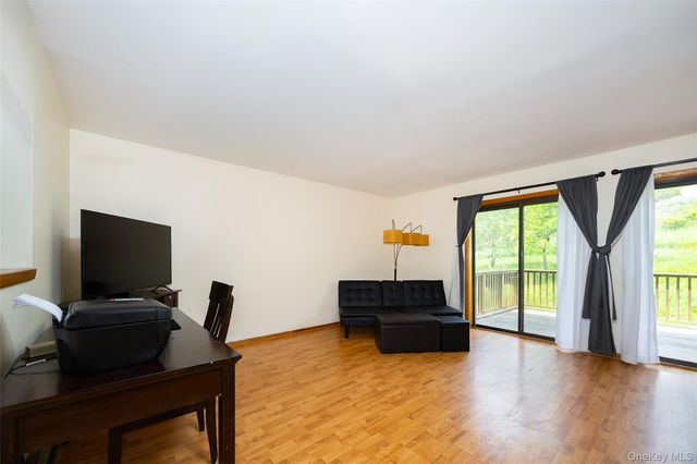 7604 Chelsea Cove N, Hopewell Junction, NY 12533