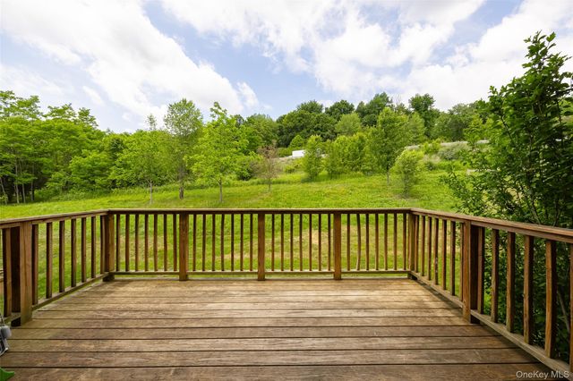 7604 Chelsea Cove N, Hopewell Junction, NY 12533