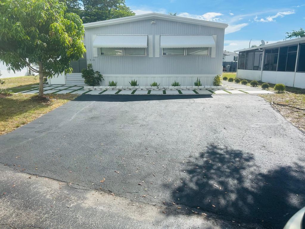 1514 NW 23RD ST, Boynton Beach, FL 33436