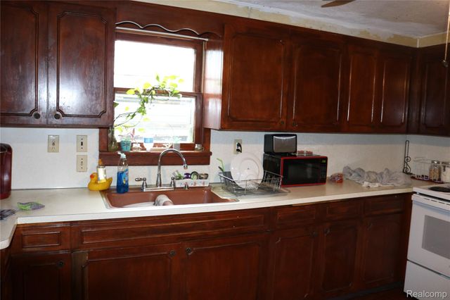 1215 W Genesee Avenue, Mt. Morris Township, MI 48505