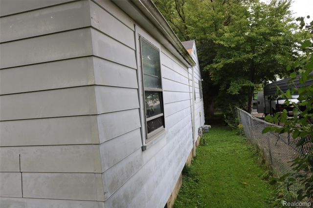 1215 W Genesee Avenue, Mt. Morris Township, MI 48505