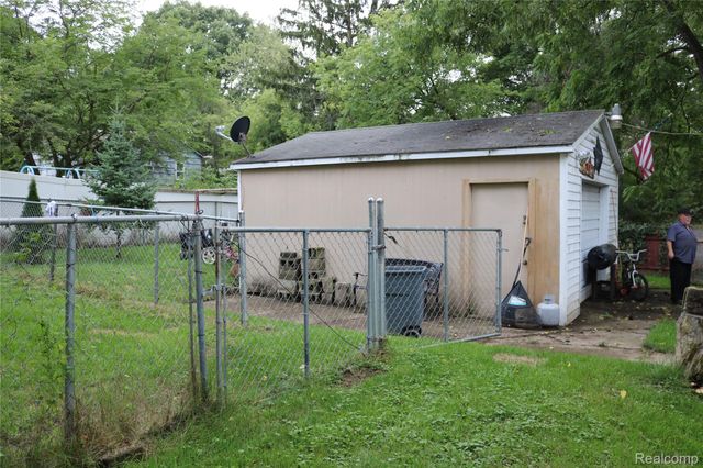 1215 W Genesee Avenue, Mt. Morris Township, MI 48505