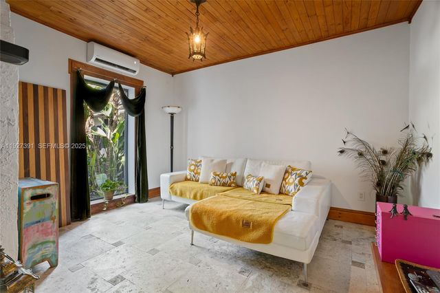 452 SW 21st Rd, Miami, FL 33129