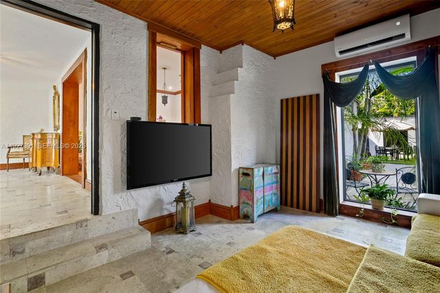 452 SW 21st Rd, Miami, FL 33129