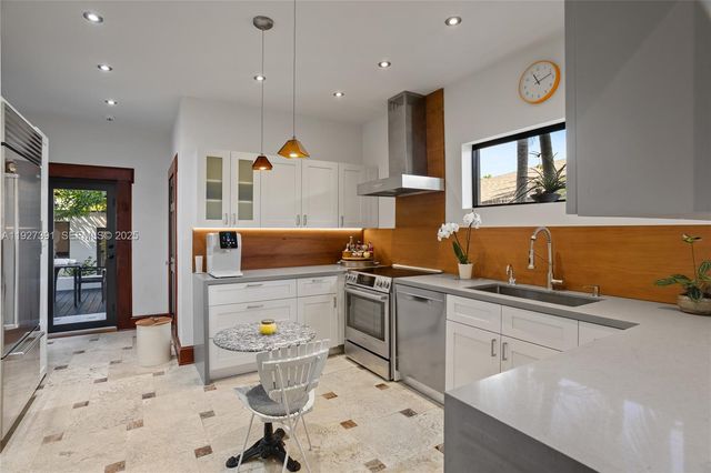 452 SW 21st Rd, Miami, FL 33129