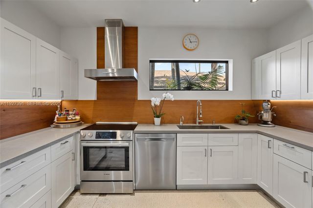 452 SW 21st Rd, Miami, FL 33129