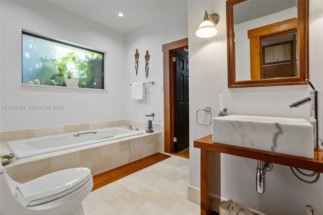 452 SW 21st Rd, Miami, FL 33129