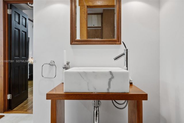 452 SW 21st Rd, Miami, FL 33129