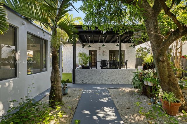 452 SW 21st Rd, Miami, FL 33129