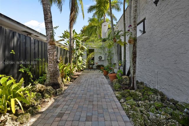 452 SW 21st Rd, Miami, FL 33129