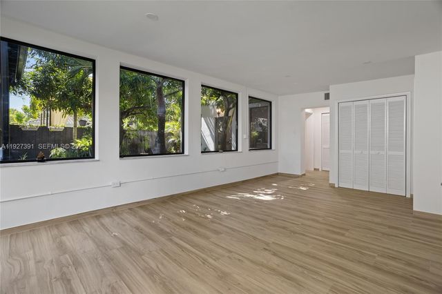 452 SW 21st Rd, Miami, FL 33129