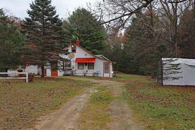 N6866 16th Avenue, New Lisbon, WI 53950