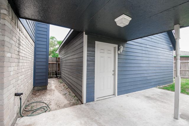 5911 Butterfly Circle, Pasadena, TX 77505