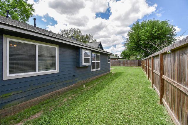 5911 Butterfly Circle, Pasadena, TX 77505