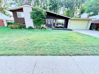25154 Magdalena Street, Harrison, MI 48045