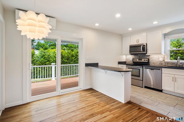 54 Cross Street, New Canaan, CT 06840