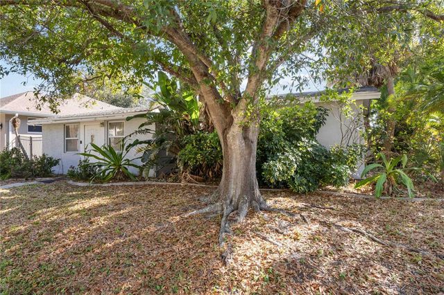 300 FIELD AVENUE E, Venice, FL 34285