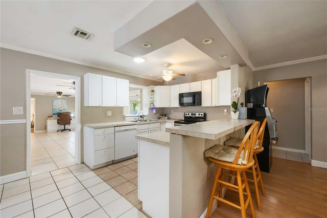 300 FIELD AVENUE E, Venice, FL 34285