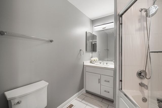 3250 N Lincoln Avenue C, Chicago, IL 60657