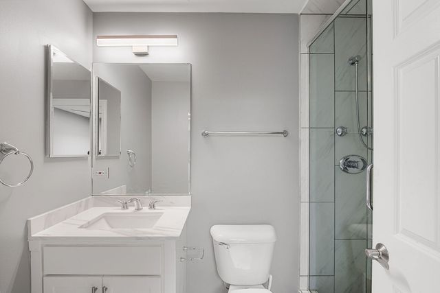 3250 N Lincoln Avenue C, Chicago, IL 60657