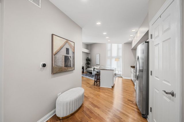 3250 N Lincoln Avenue C, Chicago, IL 60657