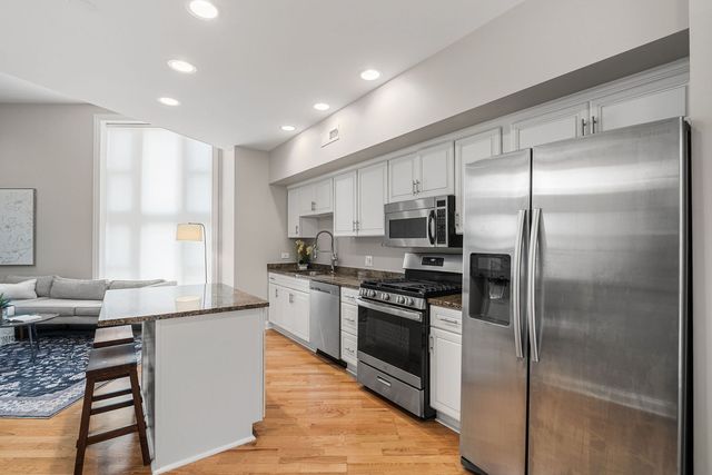 3250 N Lincoln Avenue C, Chicago, IL 60657