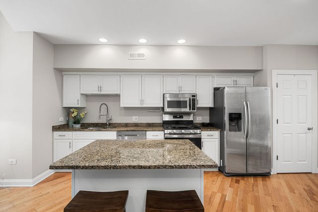 3250 N Lincoln Avenue C, Chicago, IL 60657