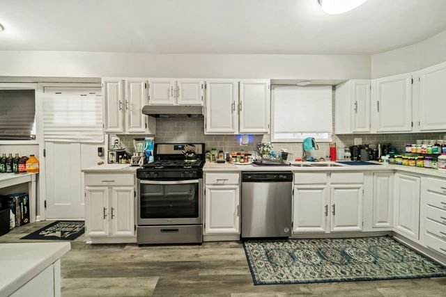 1436 Portsmouth Avenue, Westchester, IL 60154