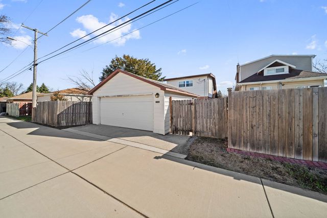 1436 Portsmouth Avenue, Westchester, IL 60154