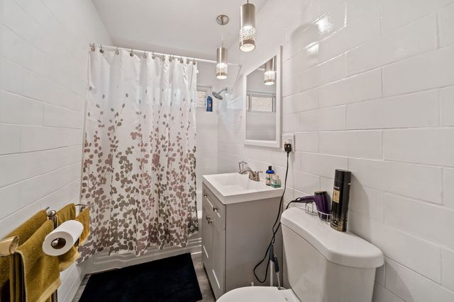 1436 Portsmouth Avenue, Westchester, IL 60154