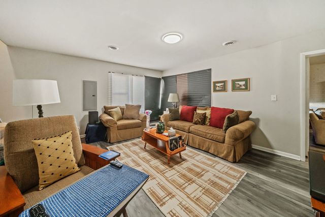 1436 Portsmouth Avenue, Westchester, IL 60154