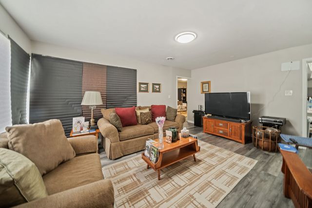 1436 Portsmouth Avenue, Westchester, IL 60154