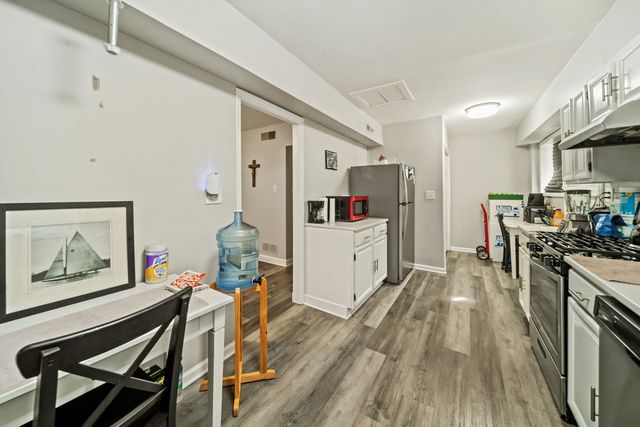 1436 Portsmouth Avenue, Westchester, IL 60154