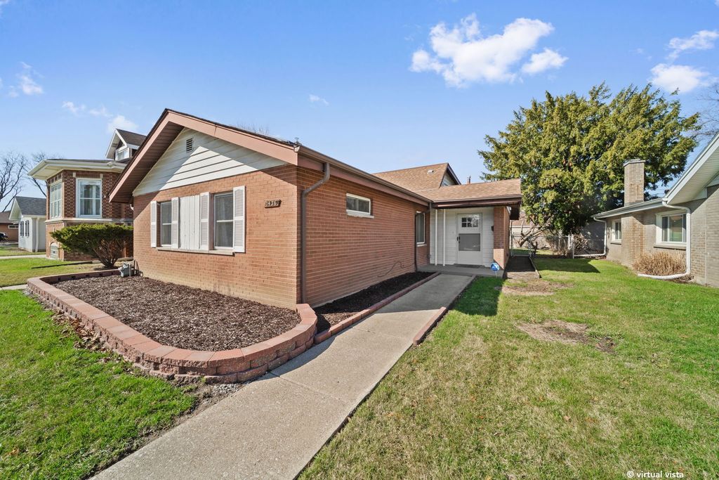 1436 Portsmouth Avenue, Westchester, IL 60154