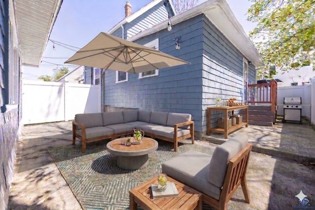 3 Ainsworth Pl, Melrose, MA 02176