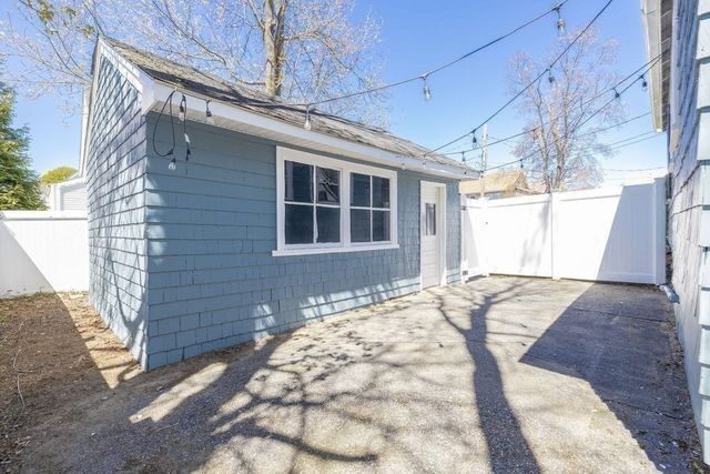 3 Ainsworth Pl, Melrose, MA 02176
