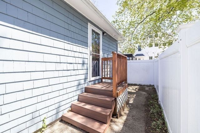 3 Ainsworth Pl, Melrose, MA 02176