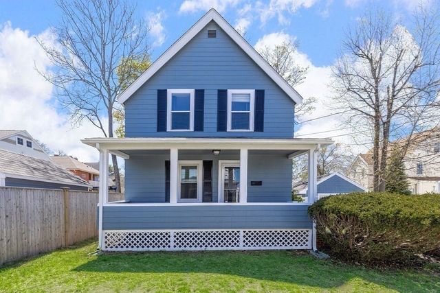 3 Ainsworth Pl, Melrose, MA 02176
