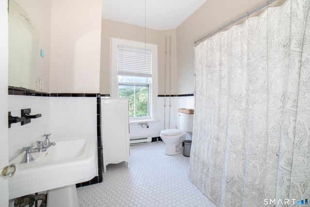 562 Chapel Street, New Haven, CT 06511