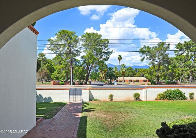 5754 E Grant Road, Tucson, AZ 85712