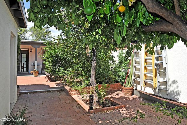 5754 E Grant Road, Tucson, AZ 85712