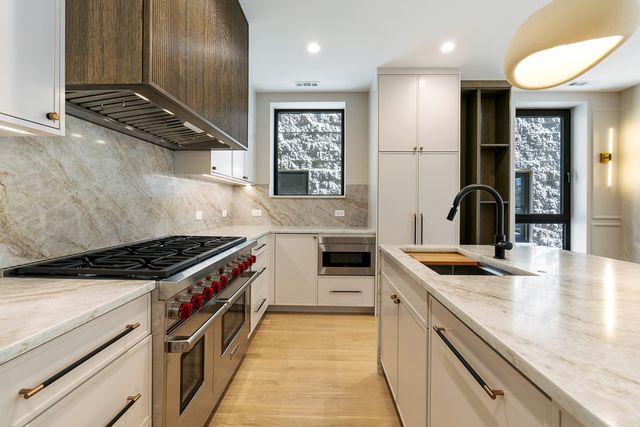 822 W Aldine Avenue 3N, Chicago, IL 60657