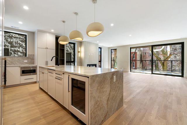 822 W Aldine Avenue 3N, Chicago, IL 60657